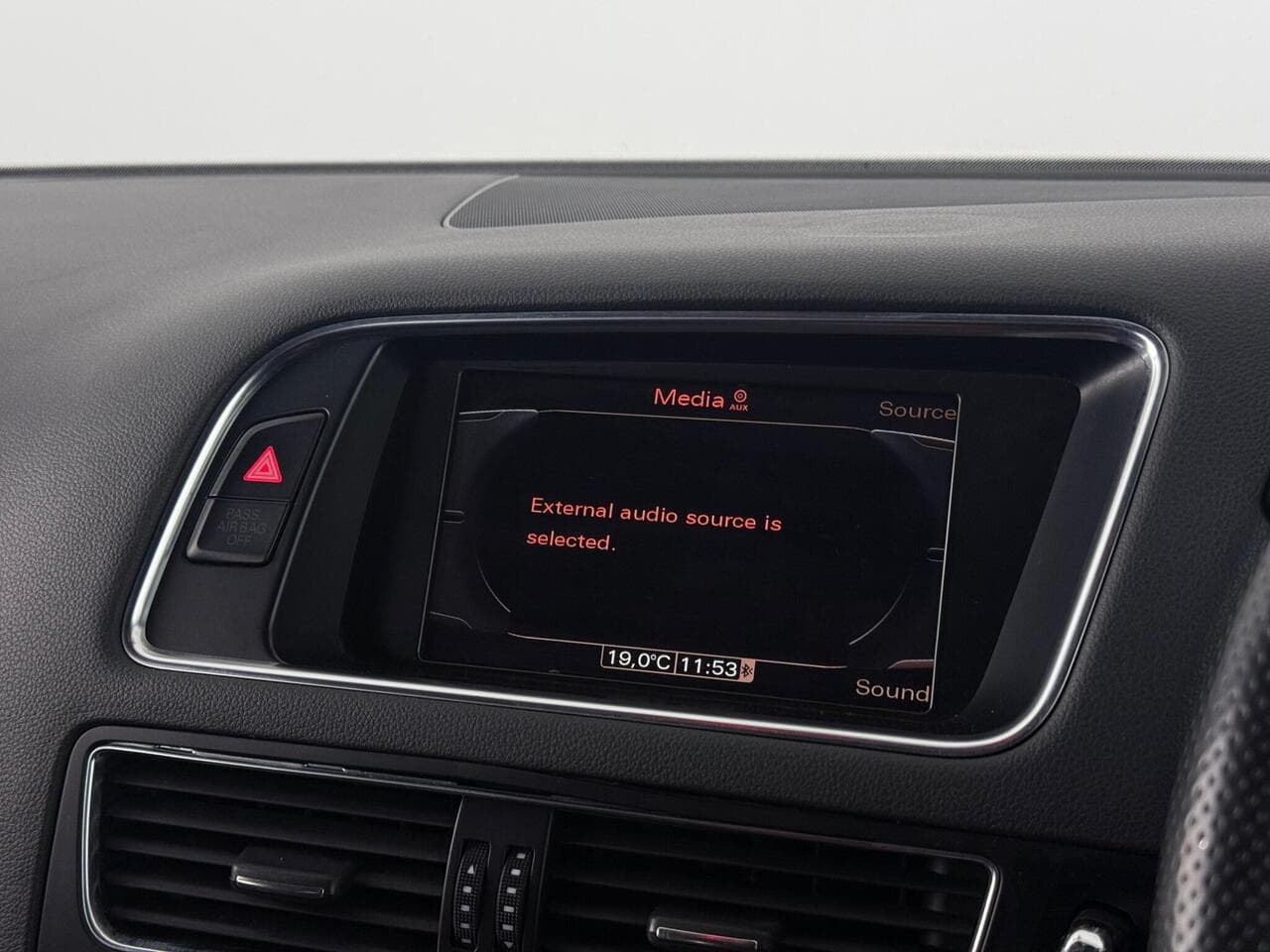 Audi Q5 thumbnail Infotainment System