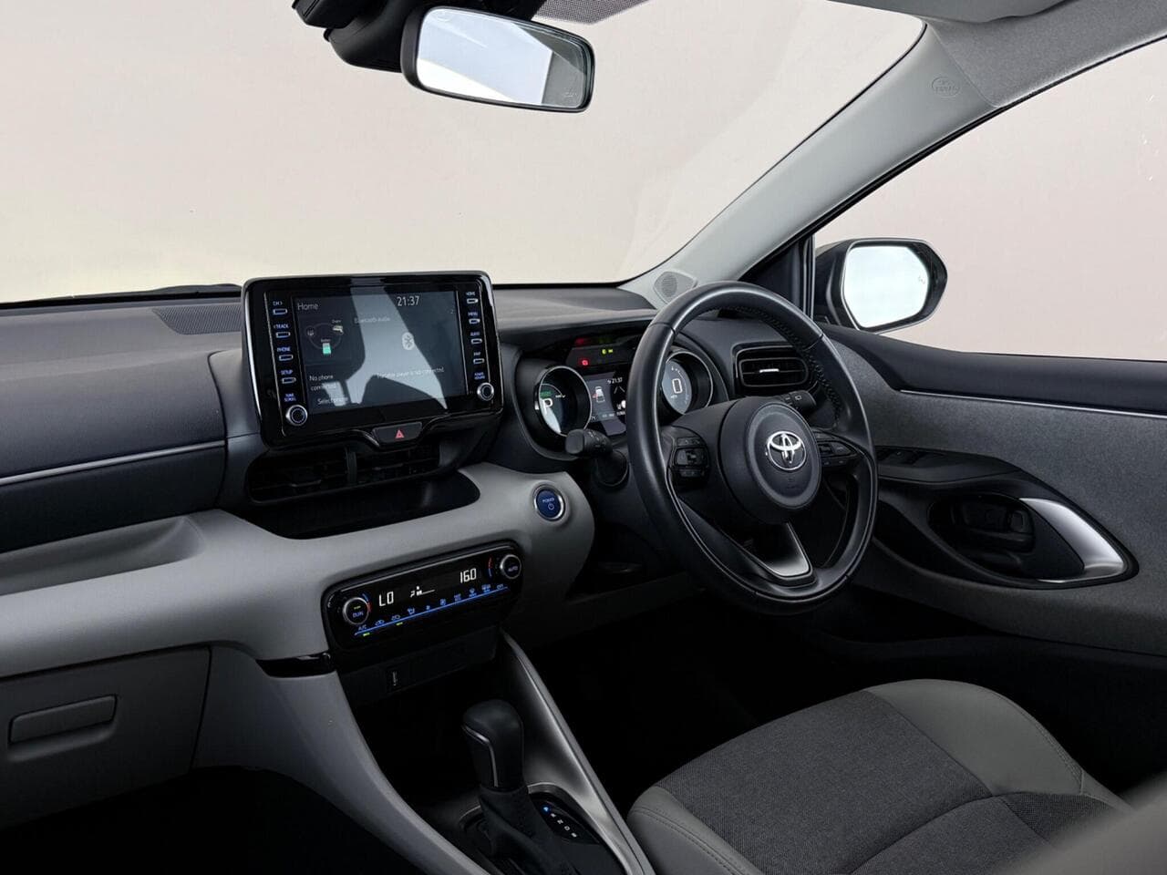 Toyota Yaris thumbnail Interior Front