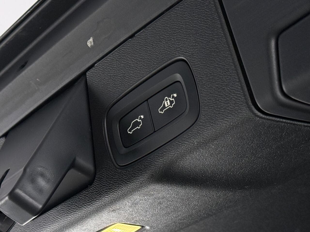 Volvo XC60 thumbnail Misc Controls