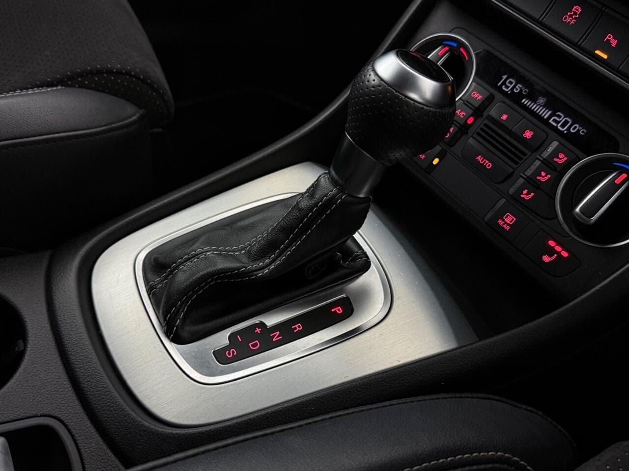Audi Q3 thumbnail Interior Front