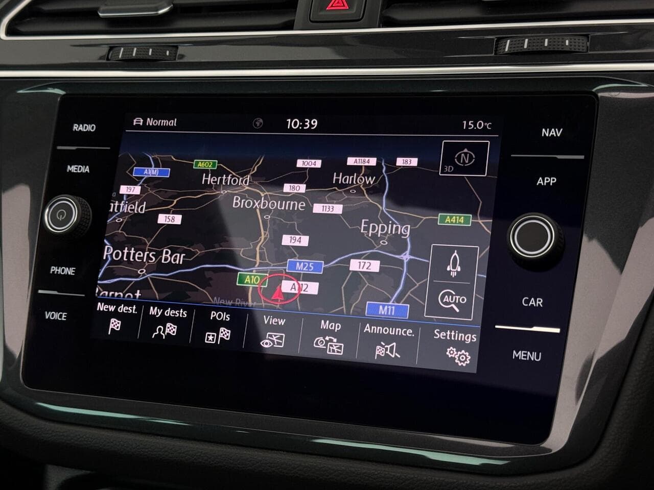 Volkswagen Tiguan thumbnail Infotainment System
