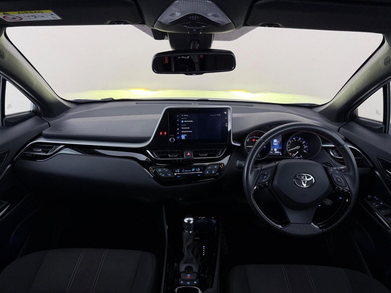 Toyota C-HR thumbnail Interior Front