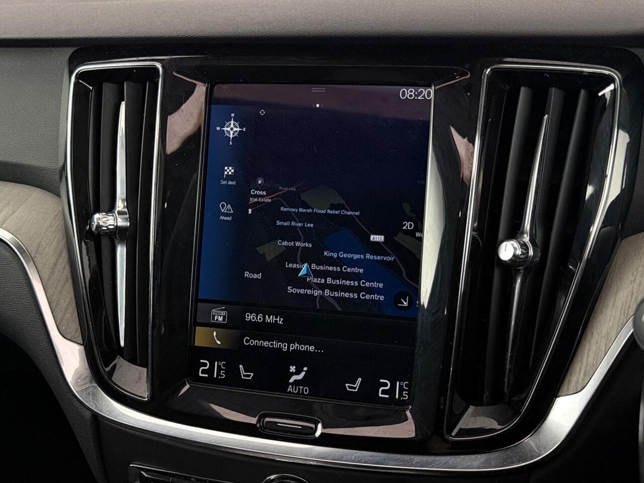 Volvo V60 thumbnail Infotainment System