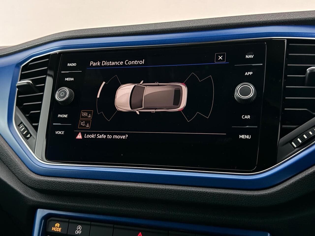 Volkswagen T-Roc thumbnail Infotainment System