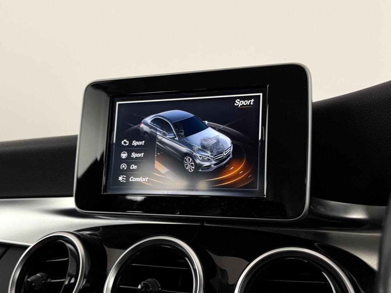 Mercedes-Benz C Class thumbnail Infotainment System