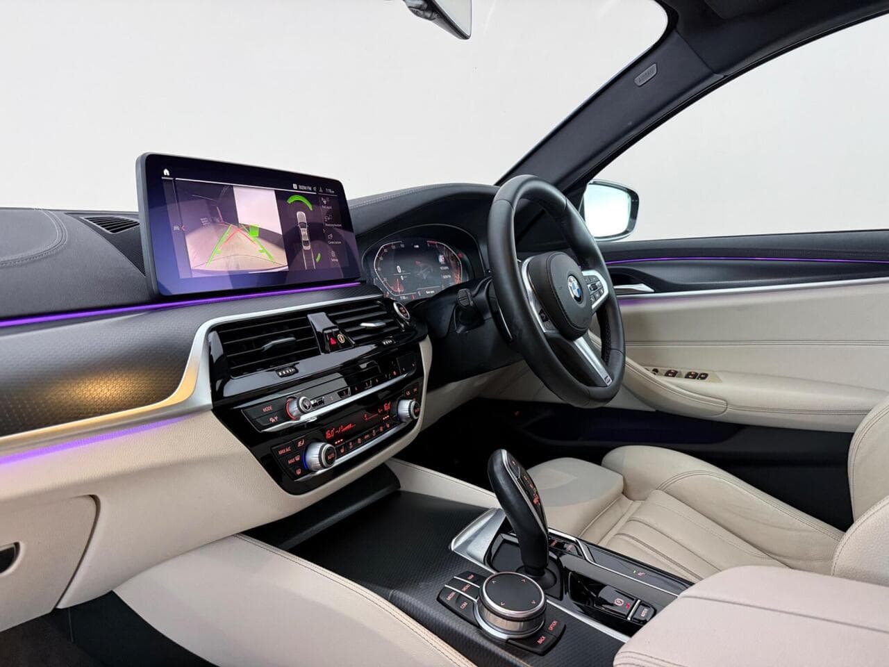 BMW 5 Series thumbnail Interior Front
