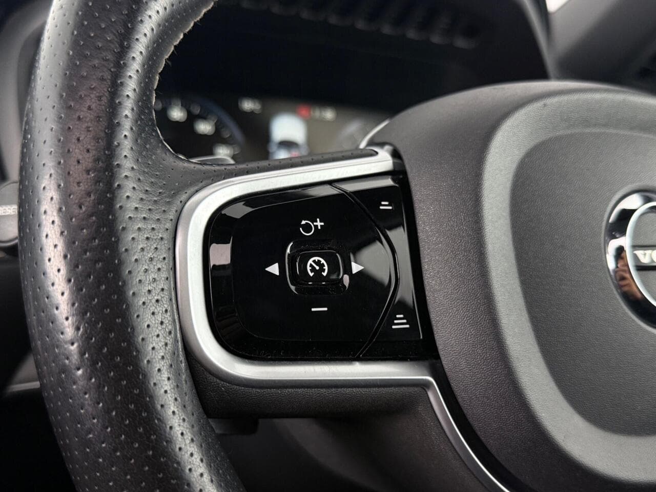 Volvo XC90 thumbnail Misc Controls