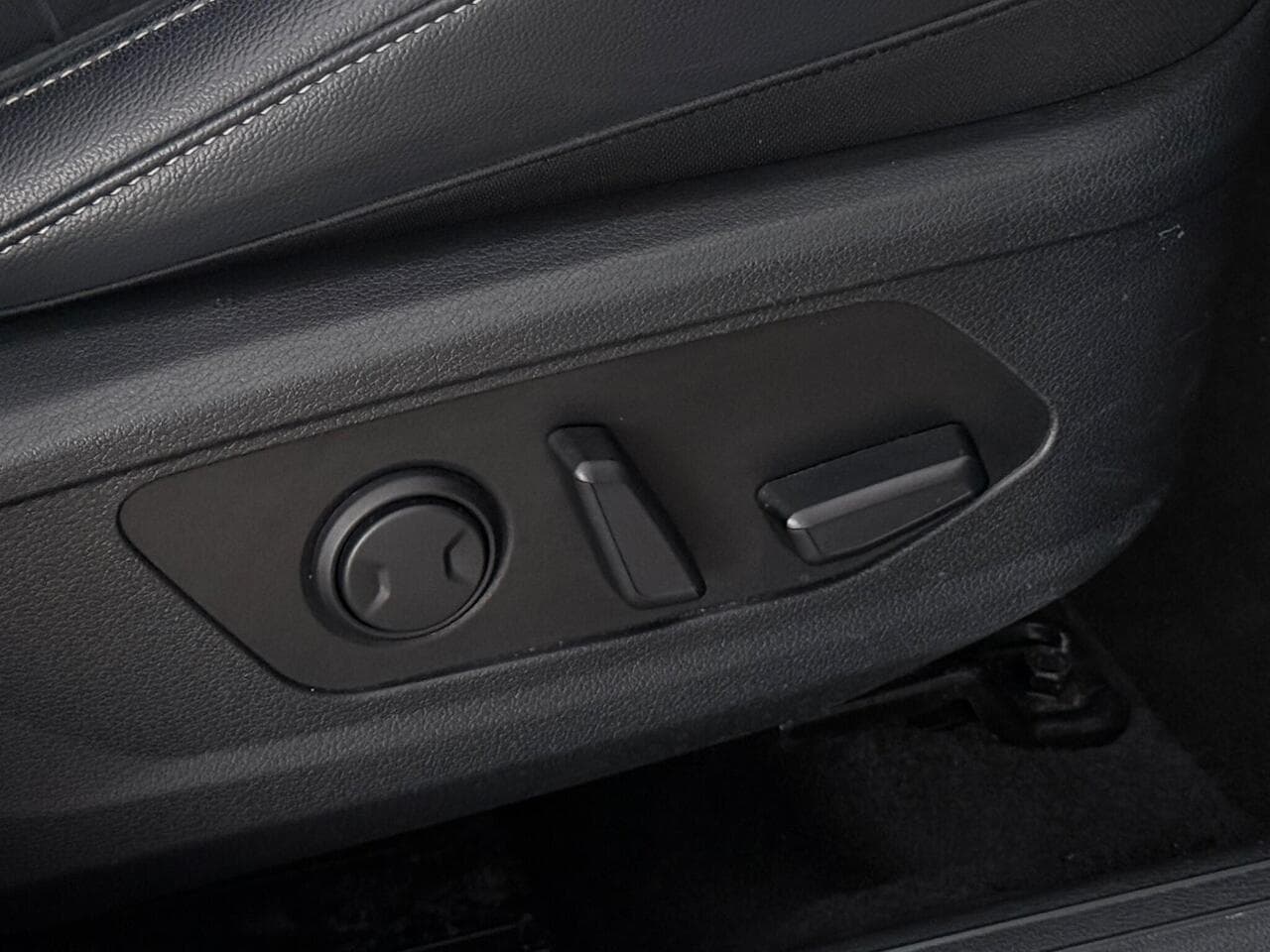 Kia Sportage thumbnail Misc Controls