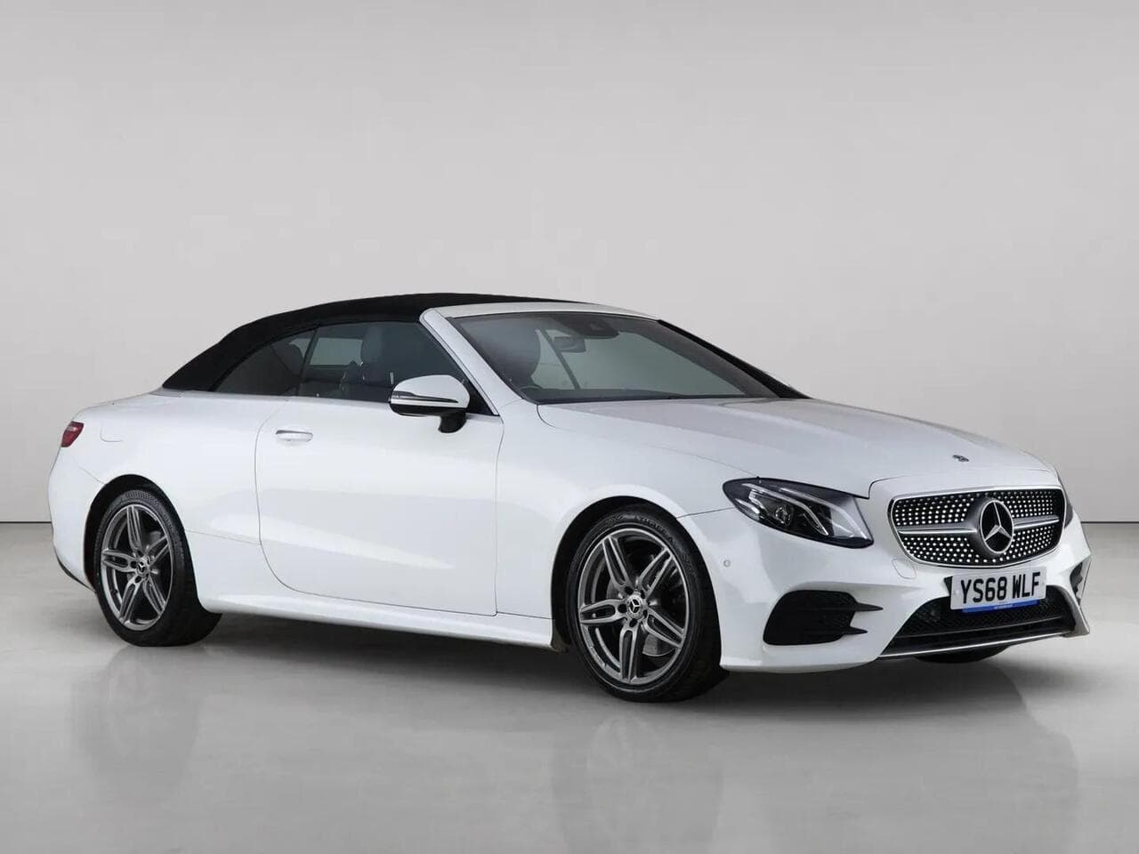 Mercedes-Benz E Class thumbnail Front Right