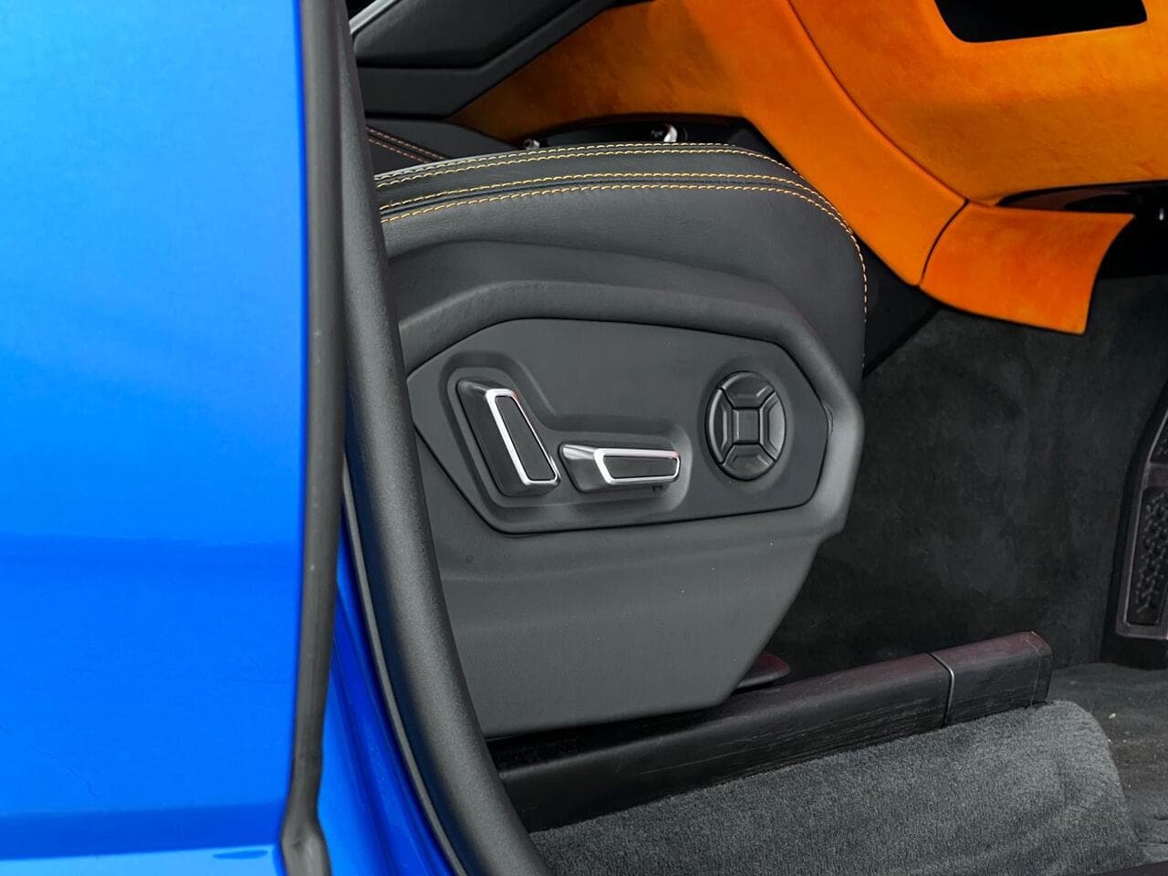 Lamborghini Urus thumbnail Misc Controls