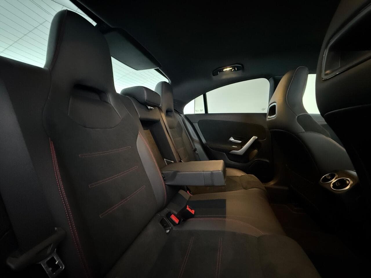 Mercedes-Benz CLA thumbnail Seats Rear