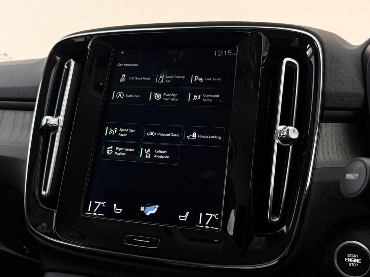 Volvo XC40 thumbnail Infotainment System