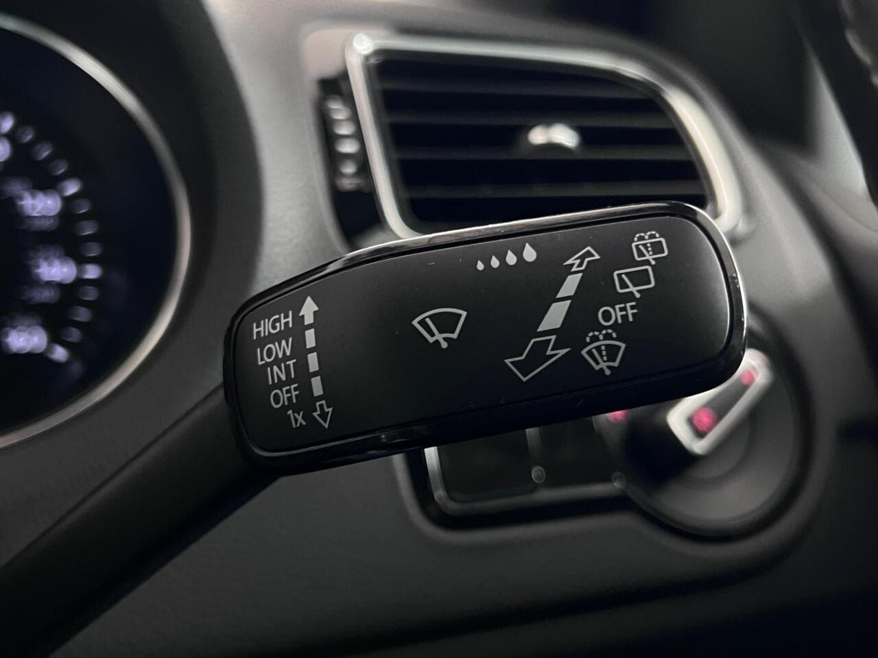 Volkswagen Polo thumbnail Misc Controls
