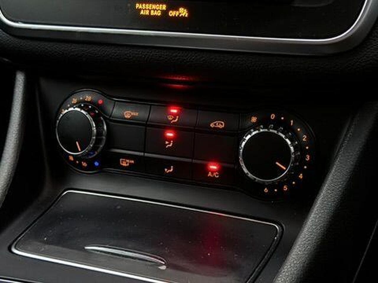 Mercedes-Benz GLA thumbnail Interior Front