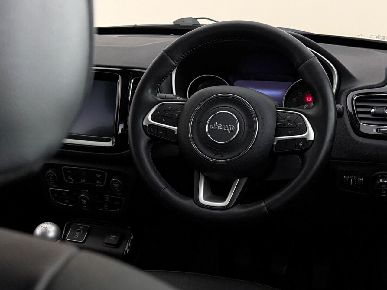 Jeep Compass thumbnail Steering Wheel
