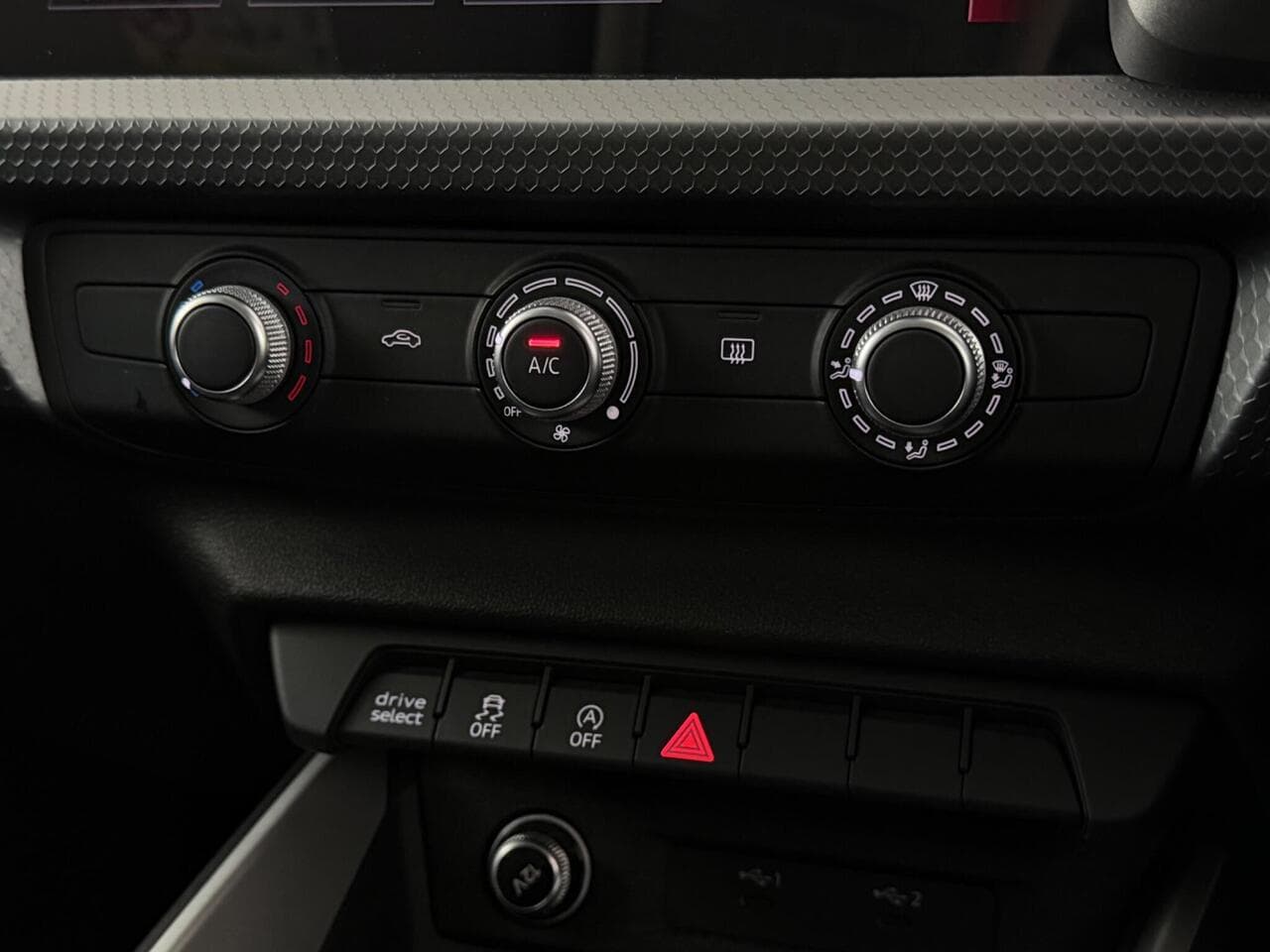 Audi A1 thumbnail Misc Controls