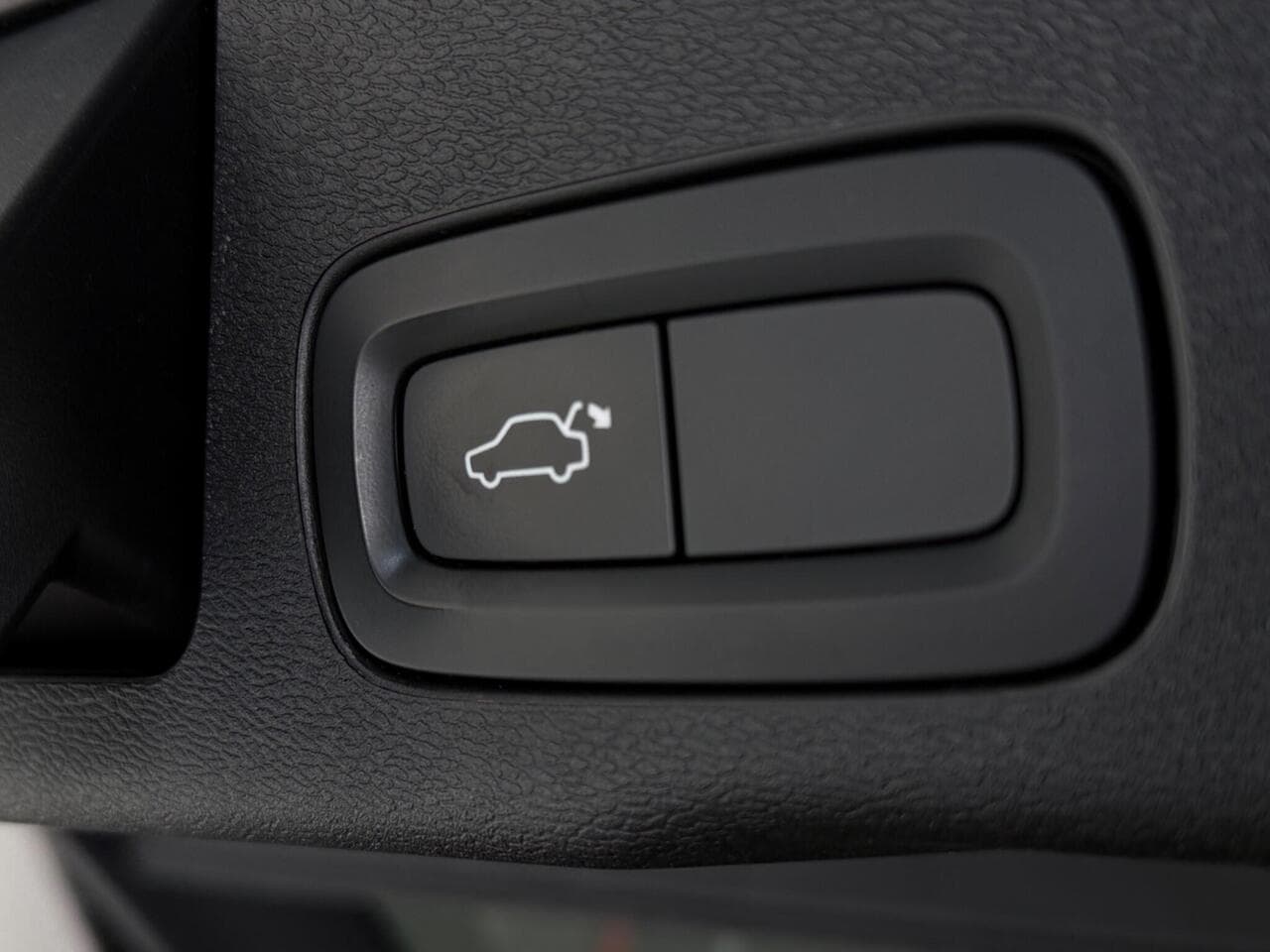 Volvo XC60 thumbnail Misc Controls