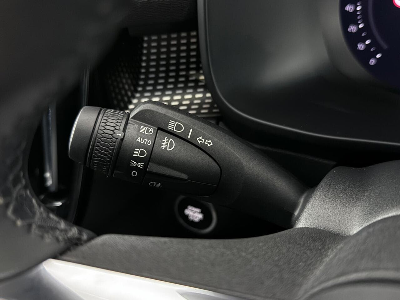 Volvo XC40 thumbnail Misc Controls