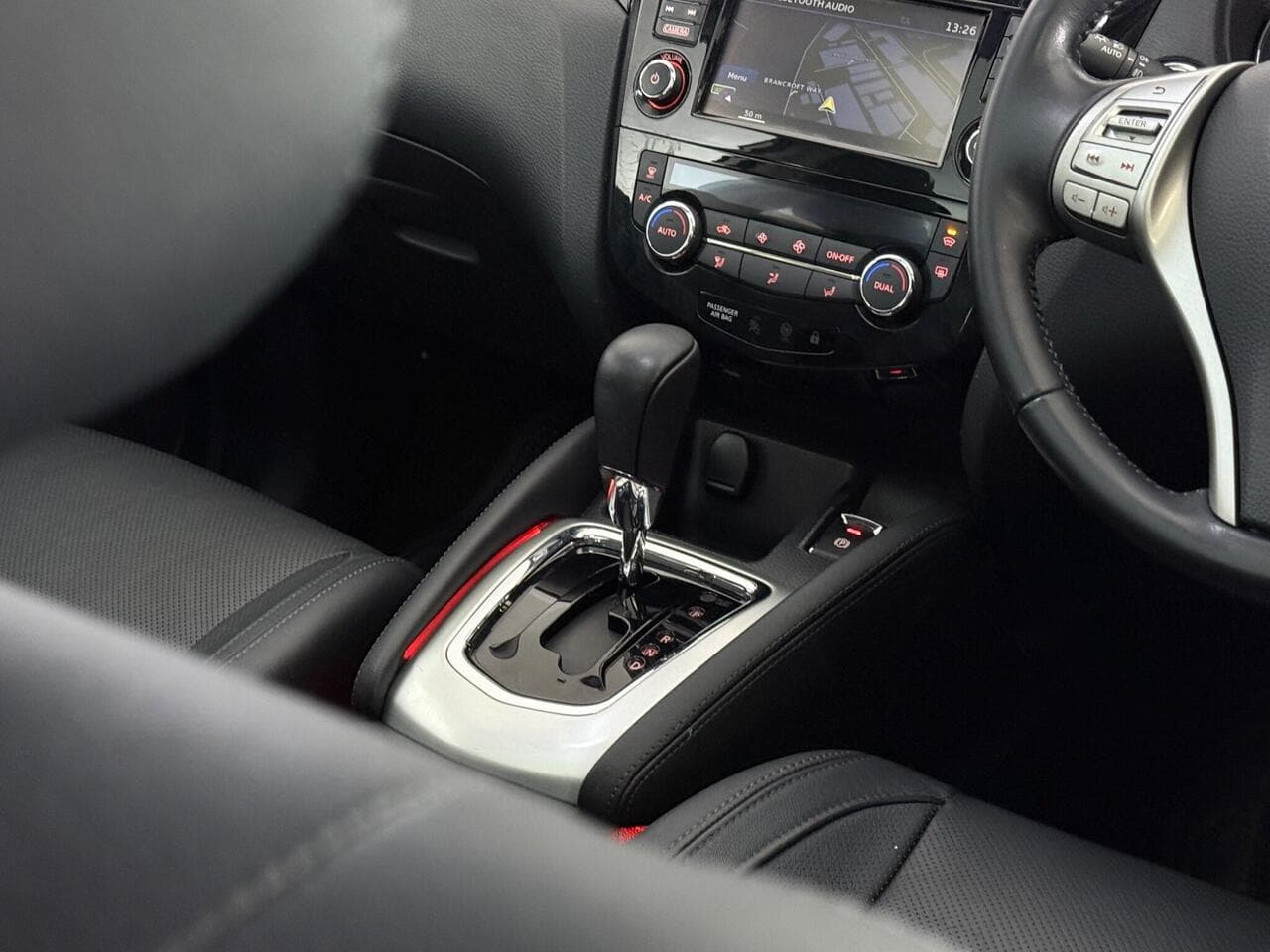 Nissan Qashqai thumbnail Interior Front
