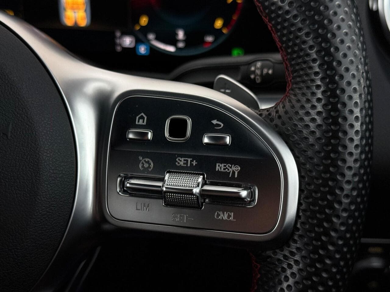 Mercedes-Benz GLB thumbnail Misc Controls