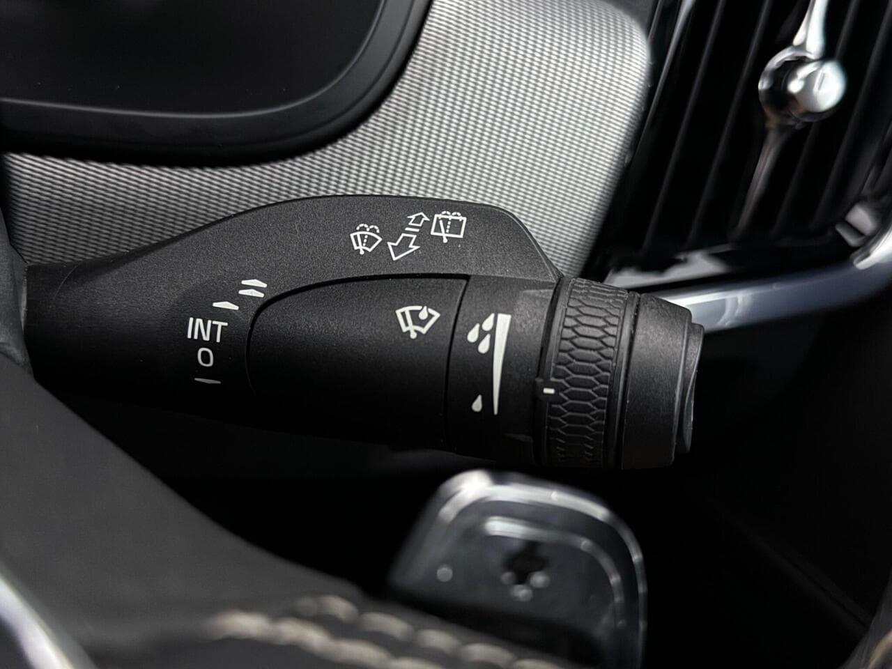 Volvo V90 thumbnail Misc Controls
