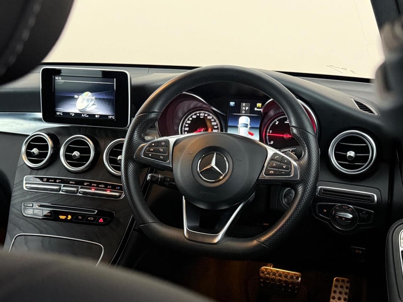 Mercedes-Benz GLC thumbnail Interior Front