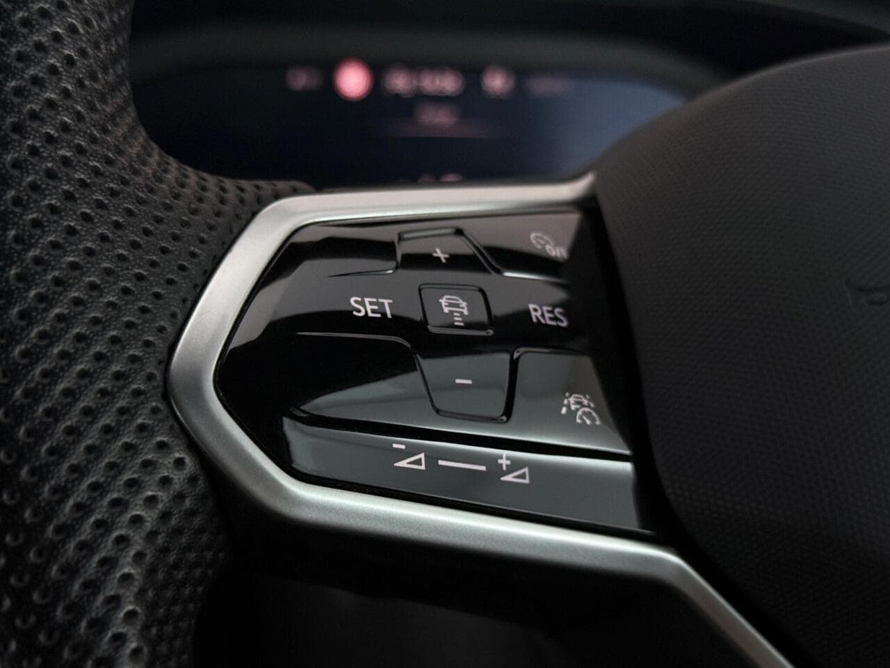 Volkswagen Tiguan thumbnail Misc Controls