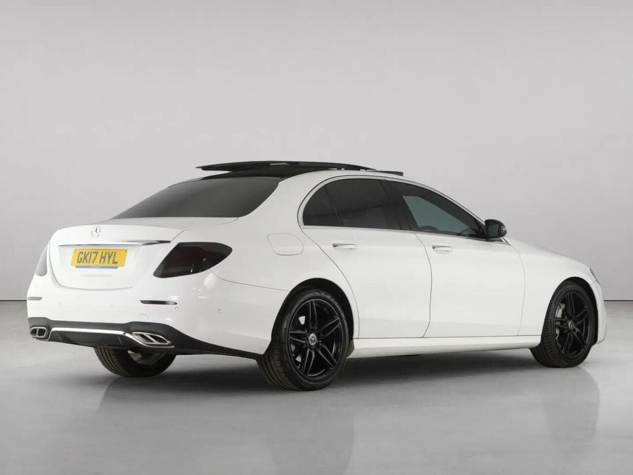 Mercedes-Benz E Class thumbnail Rear Right