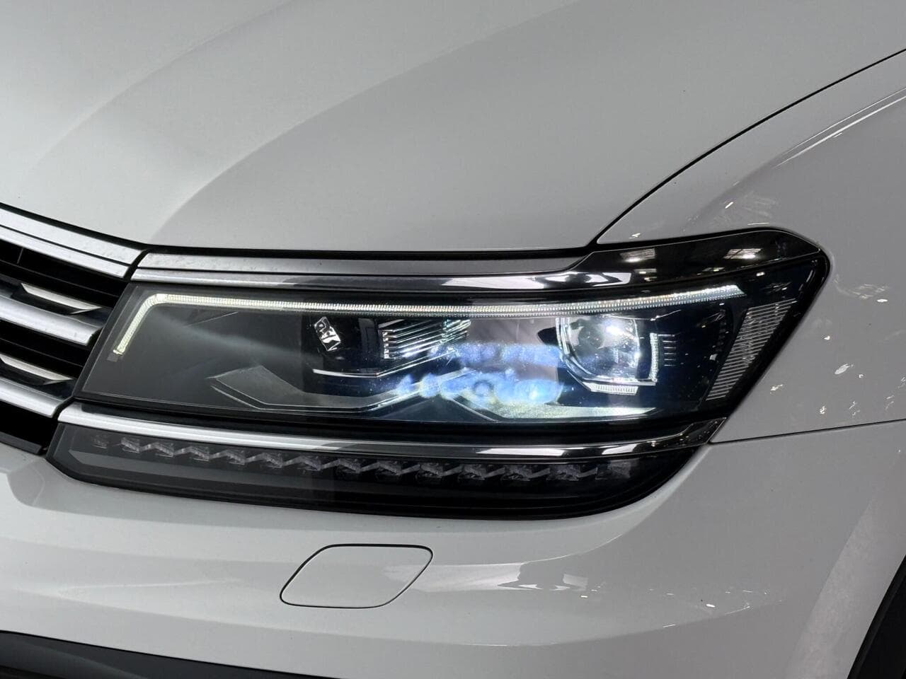 Volkswagen Tiguan thumbnail Lights Front