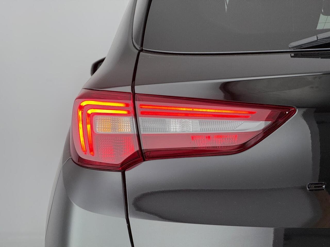 Vauxhall Grandland thumbnail Lights Rear