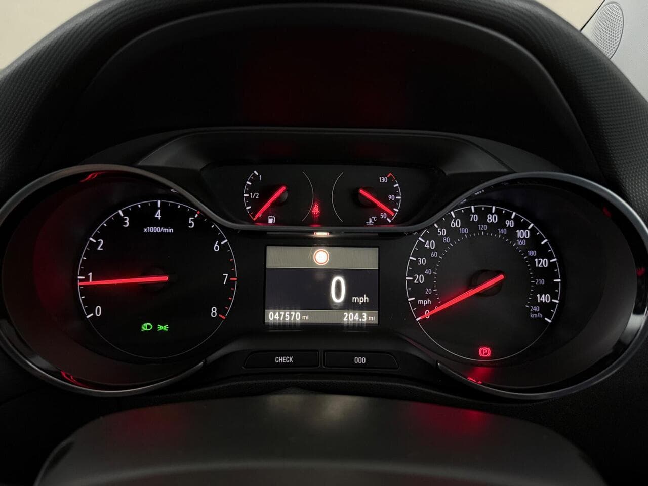 Vauxhall Crossland X thumbnail Driver Instruments
