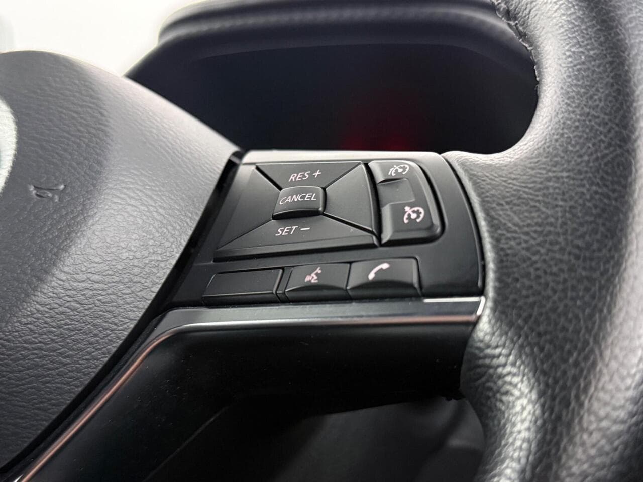 Nissan Juke thumbnail Misc Controls