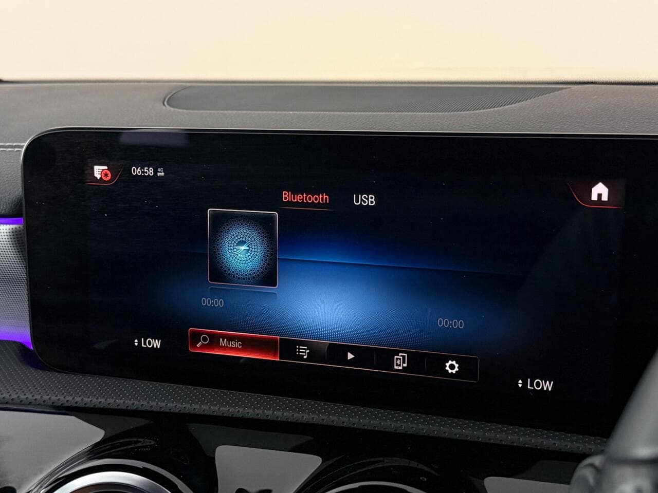 Mercedes-Benz A Class thumbnail Infotainment System
