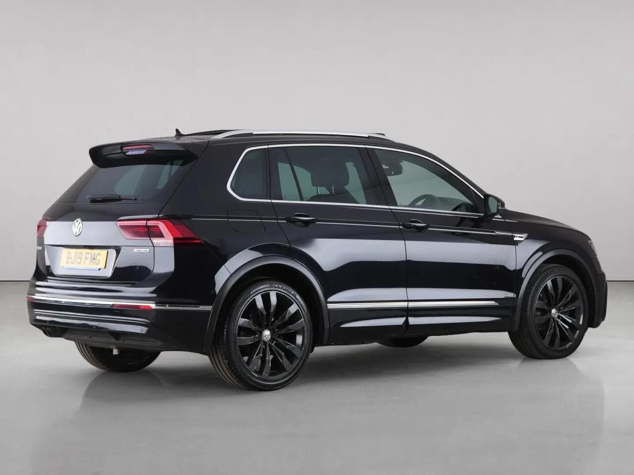 Volkswagen Tiguan thumbnail Rear Right
