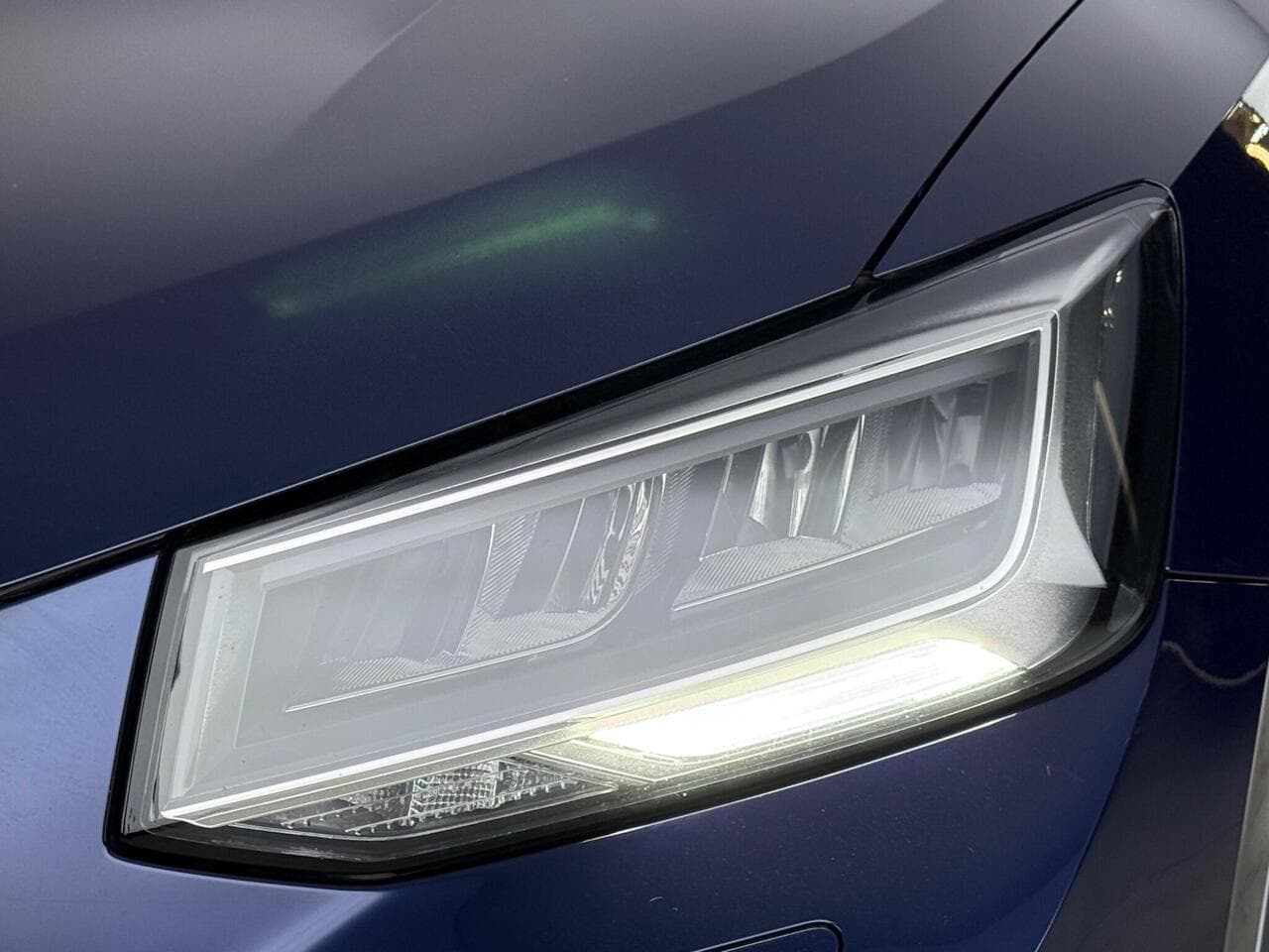 Audi Q2 thumbnail Lights Front