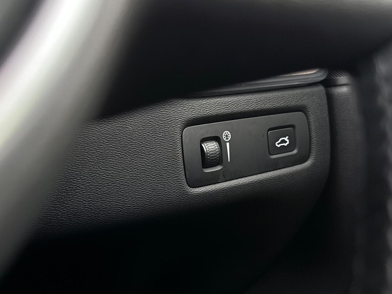Volvo XC60 thumbnail Misc Controls