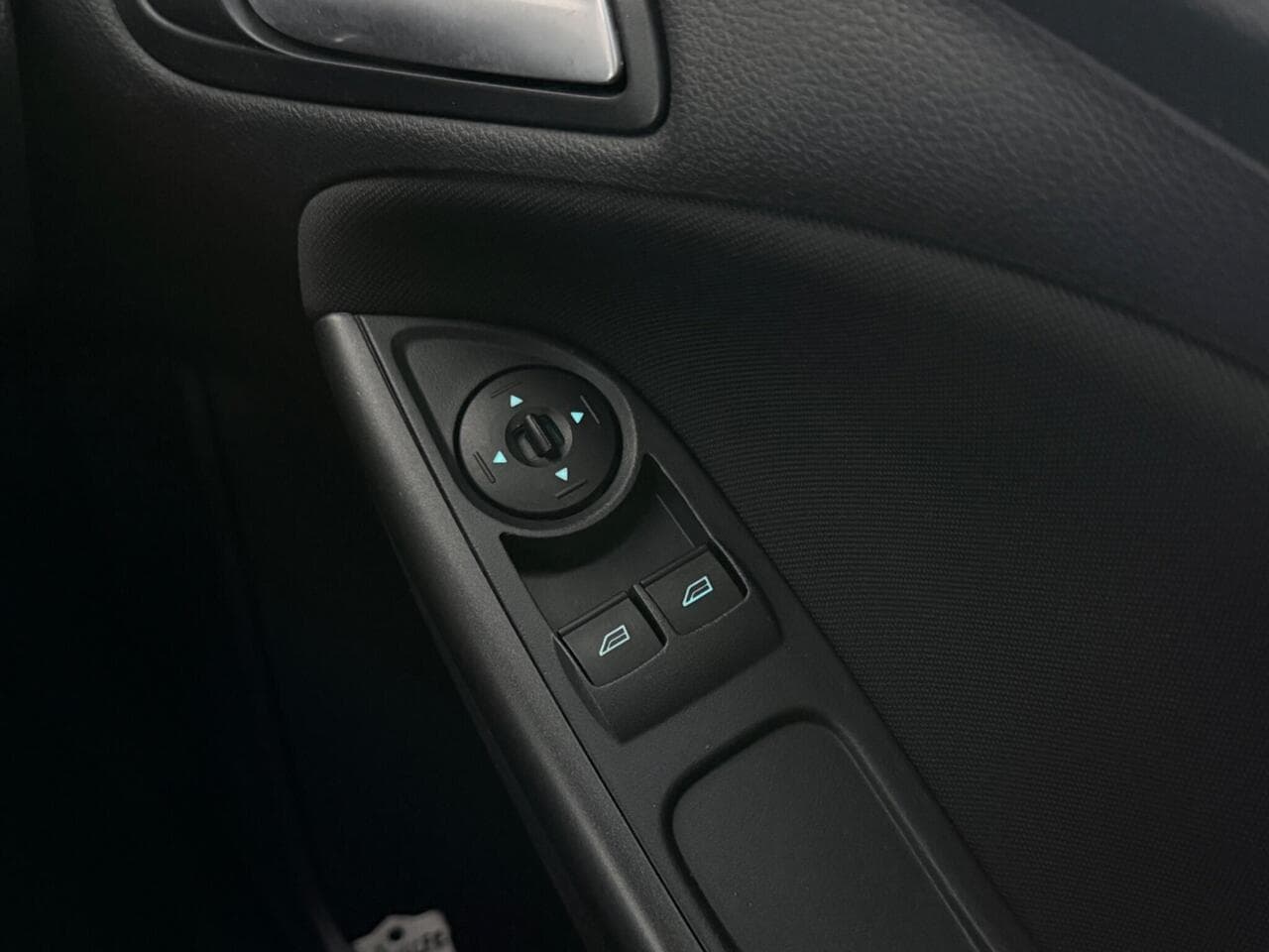 Ford Focus thumbnail Misc Controls