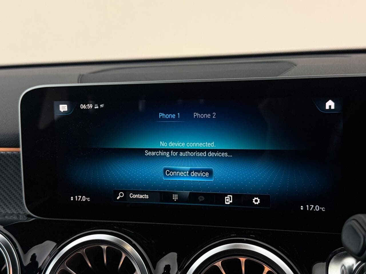 Mercedes-Benz GLB thumbnail Infotainment System