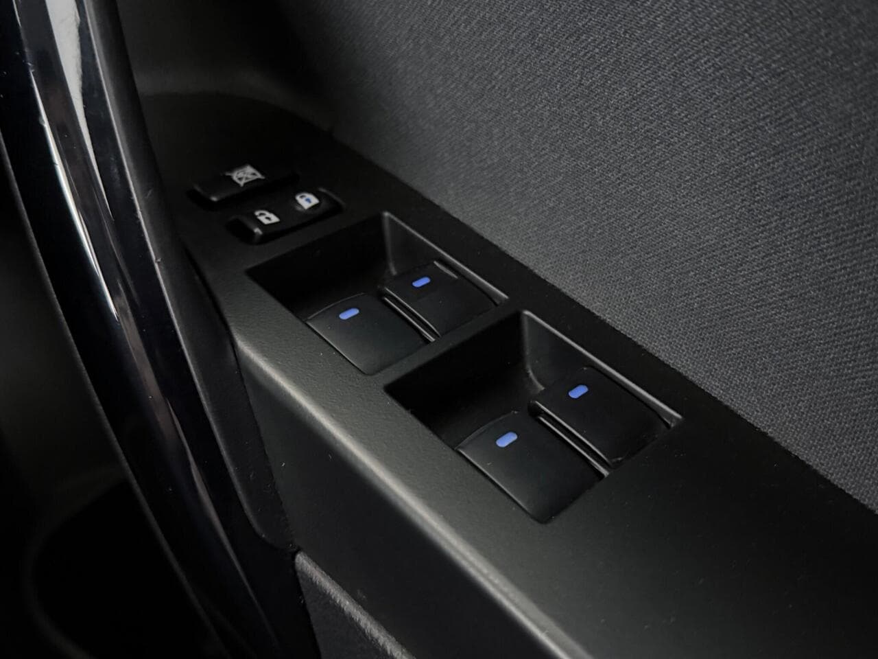 Toyota Auris thumbnail Misc Controls