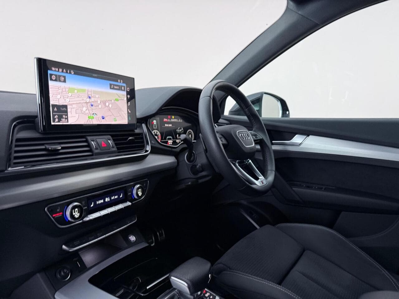 Audi Q5 thumbnail Interior Front