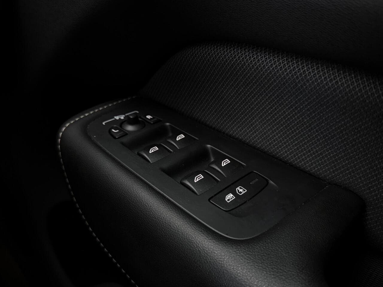 Volvo XC60 thumbnail Misc Controls