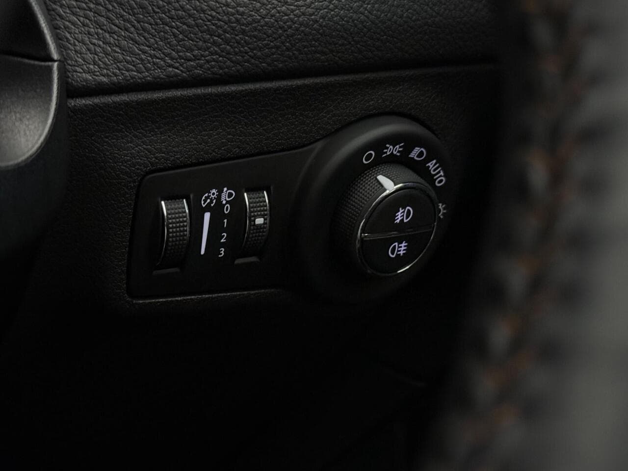 Jeep Compass thumbnail Misc Controls
