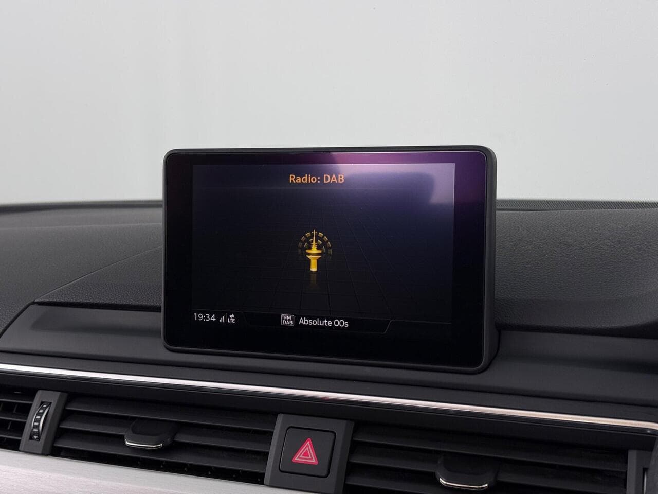 Audi A5 Cabriolet thumbnail Infotainment System