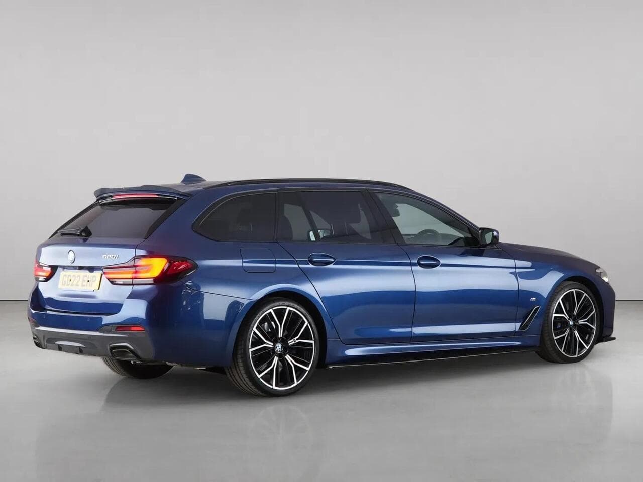 BMW 5 Series thumbnail Side Right
