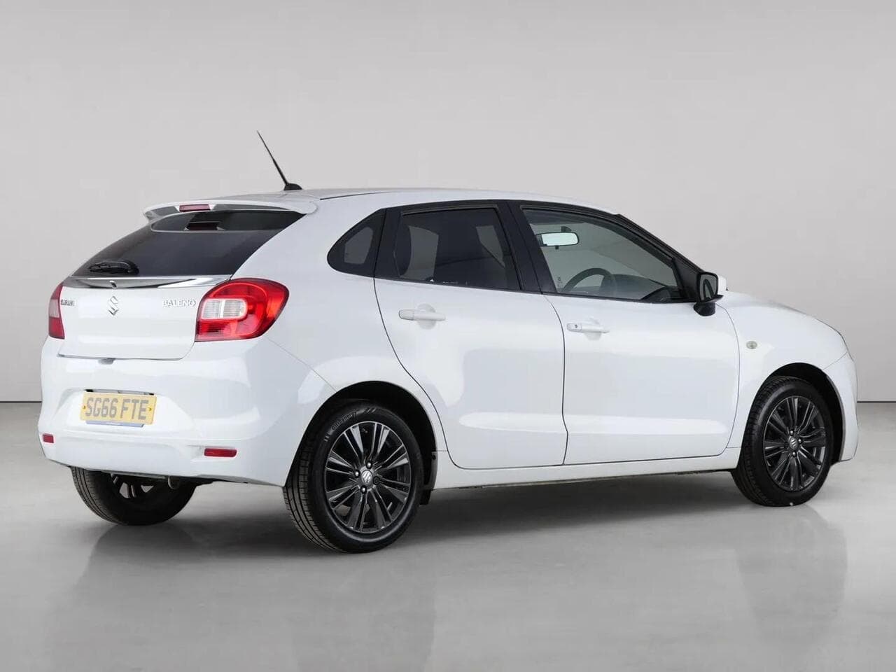Suzuki Baleno thumbnail Rear Right