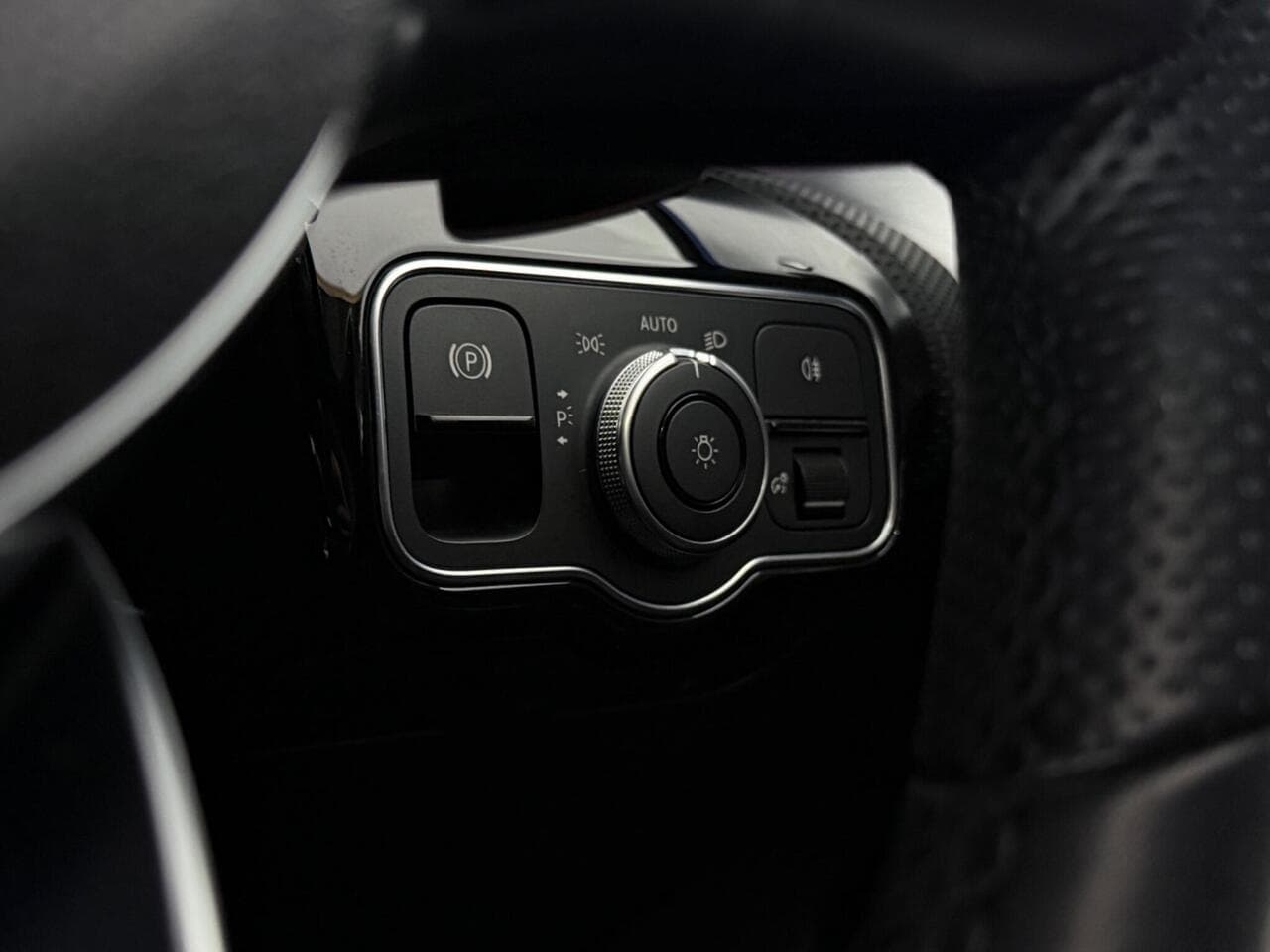 Mercedes-Benz CLA thumbnail Misc Controls