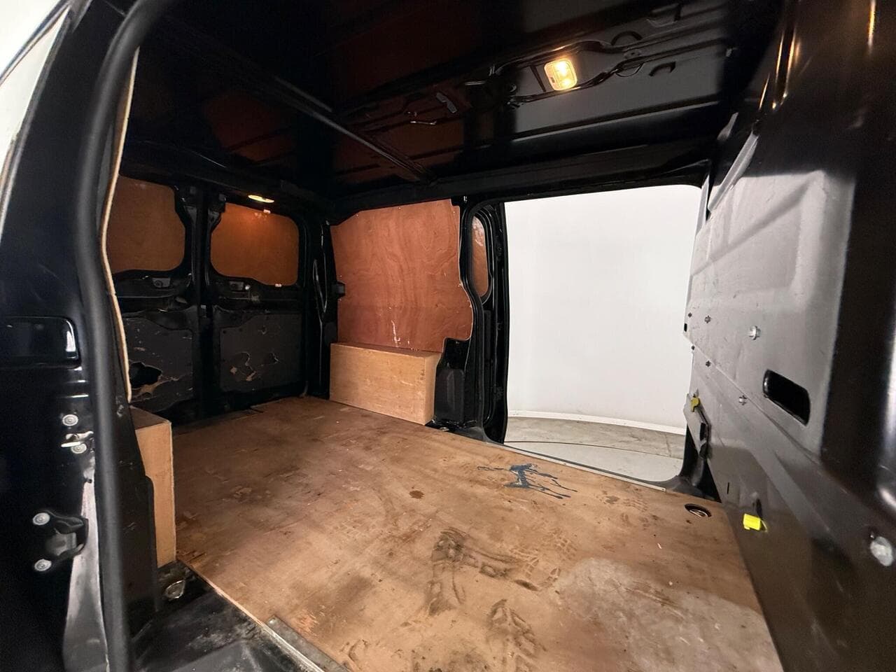 Vauxhall Vivaro thumbnail Cargo Space