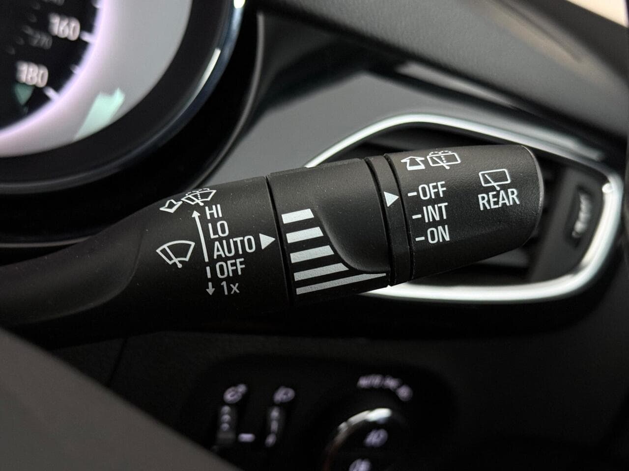 Vauxhall Astra thumbnail Misc Controls