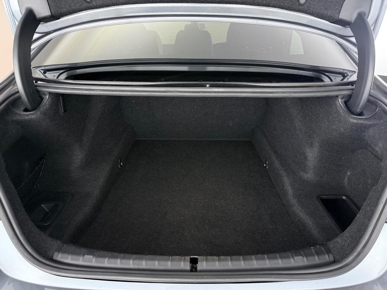 BMW 5 Series thumbnail Boot