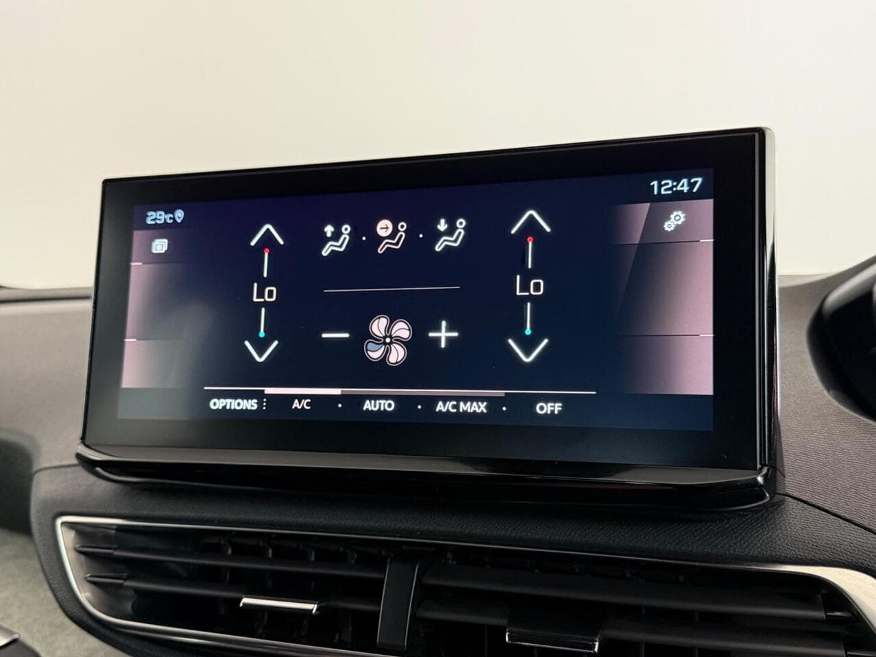 Peugeot 3008 thumbnail Infotainment System